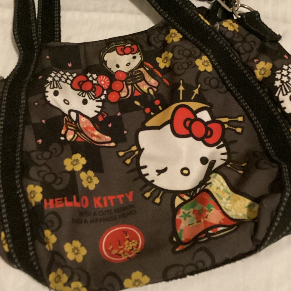 Hello Kitty Floral Black Handbag - Picture 4 of 12
